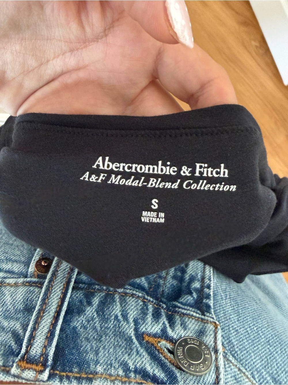 Abercrombie & Fitch One-Shoulder Black Top - Picture 3 of 3